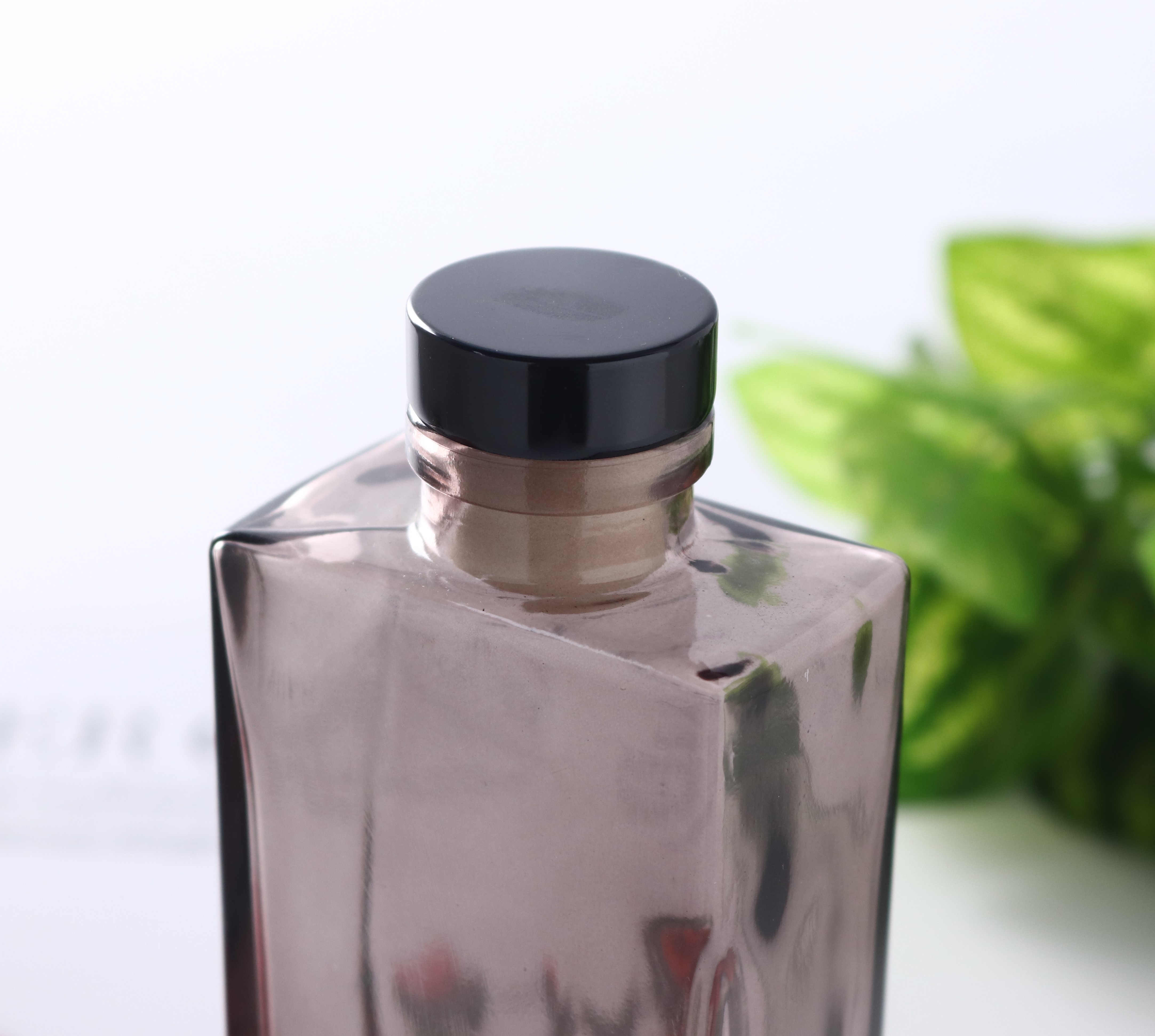 Rectangle Shape Aromatherapy  Glass Bottle with Lid