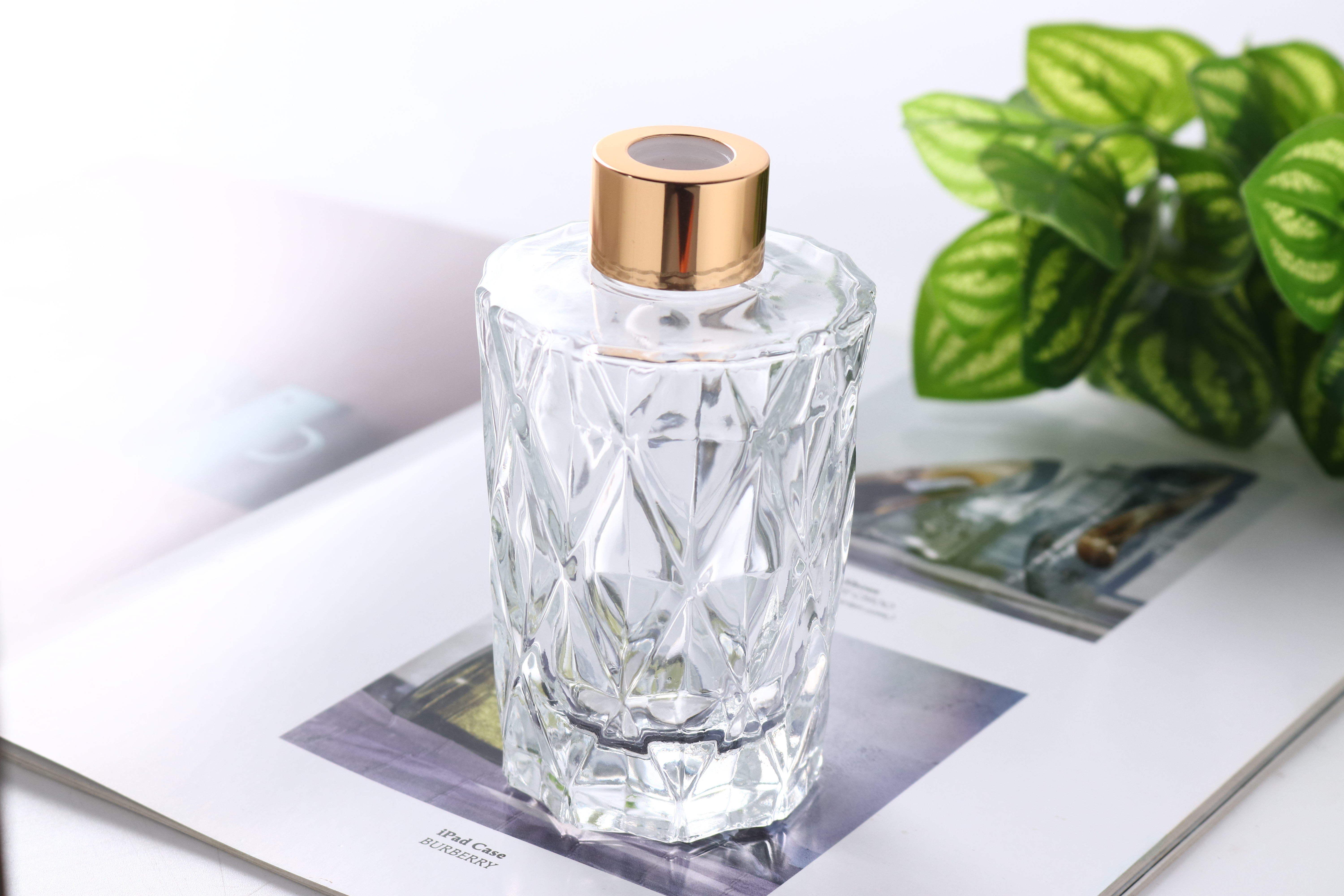 Rhombus Shape Diffuser Glass Bottle with Lid