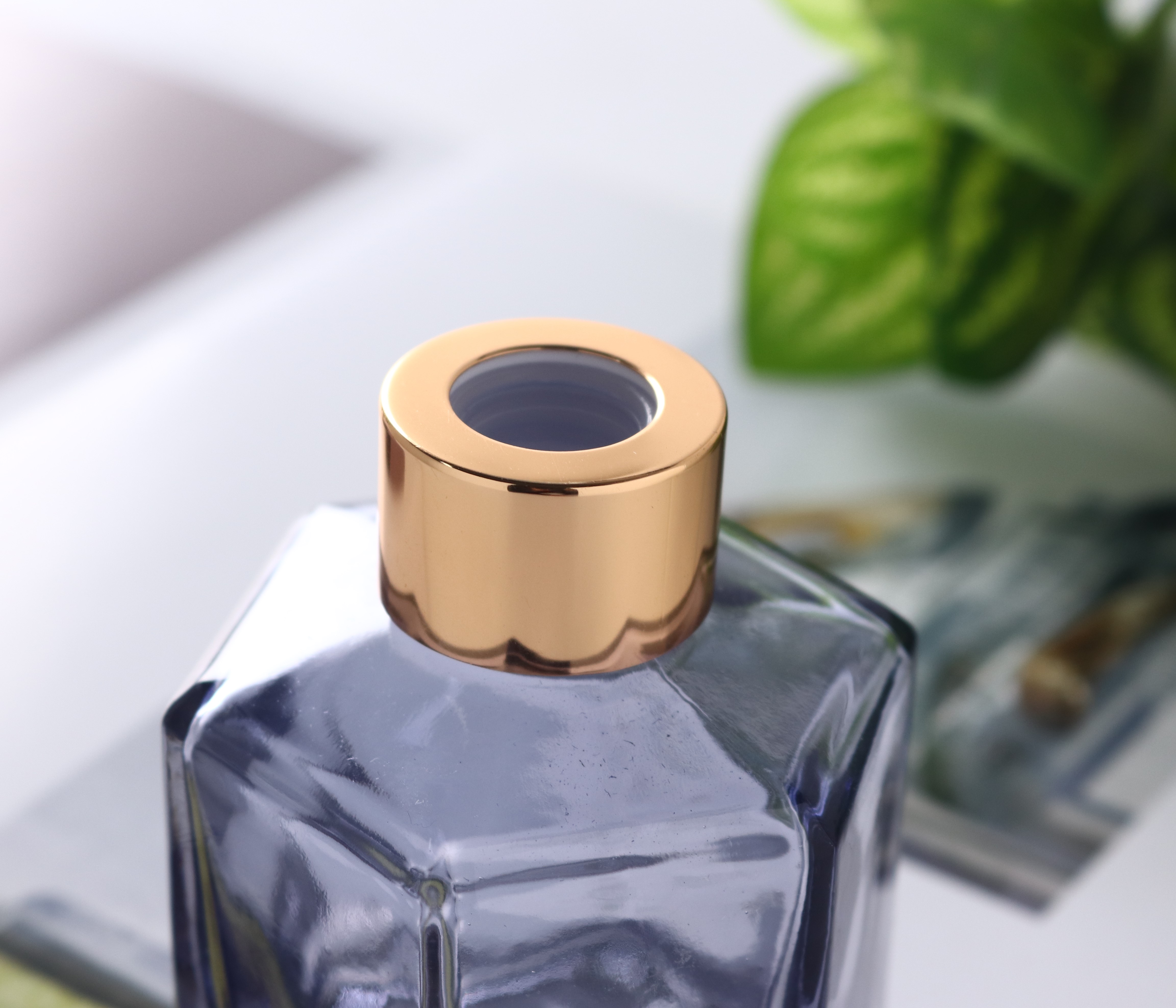 Hexagon Shape Diffuser Glass Bottle with Gold/Black Lid